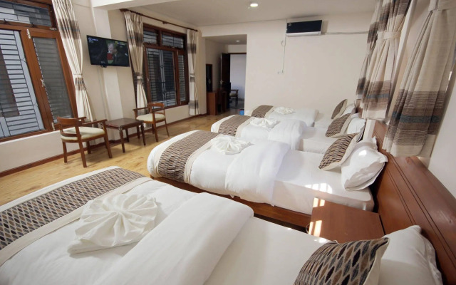 Hotel Holiday House