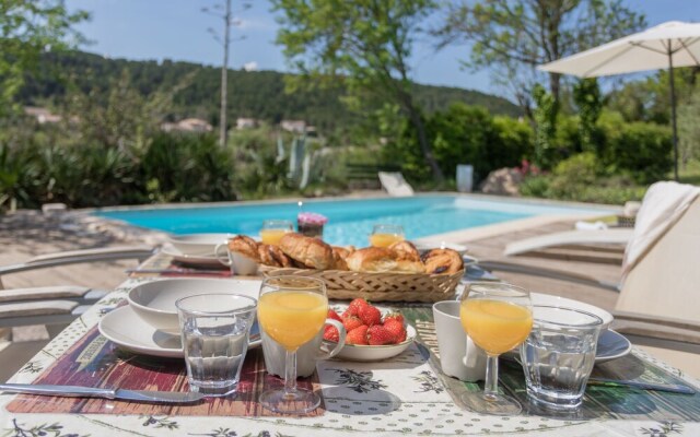 Huge Villa in Montbrun-des-corbières With Swimming Pool