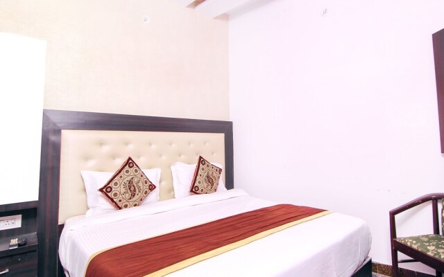 OYO 13652 Hotel Rajput