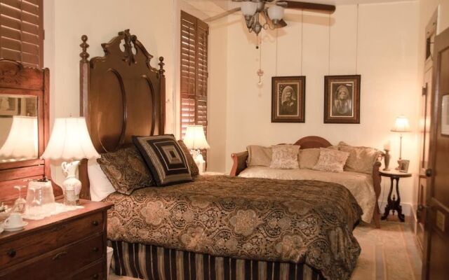 Nutt House Historic Hotel