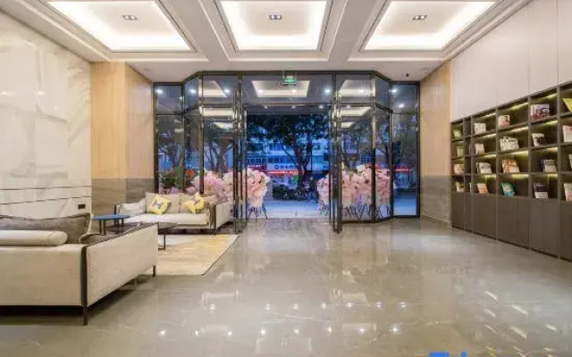 Yuefeng Hotel (Yangjiang Baili Plaza)