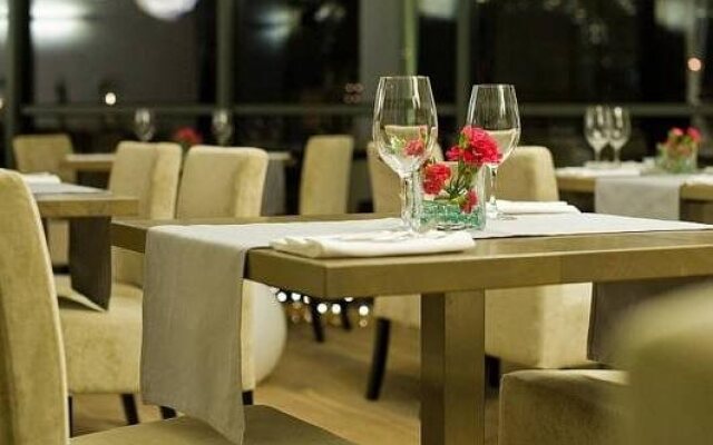 Velvet Hotel & Restaurant