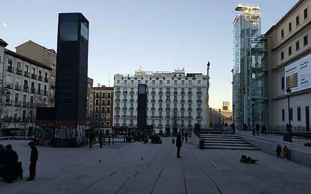 MC YOLO Apartamento Museo Reina Sofia