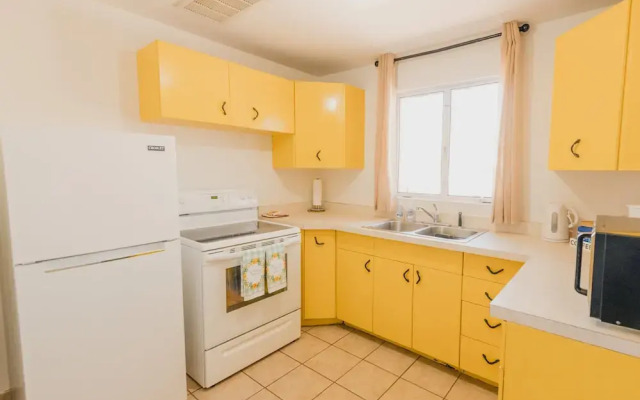 1 or 3 Bedroom Apartment with Full Kitchen