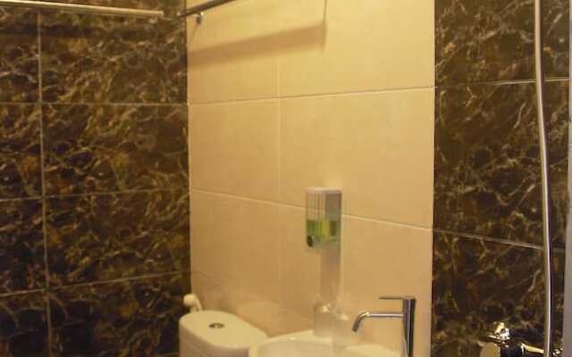 NIDA Rooms Railway Median Kantor Post