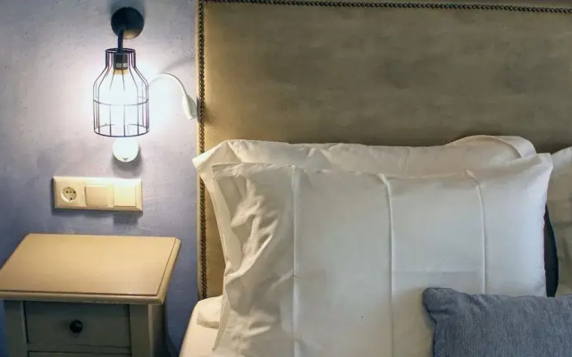 Theros Villas & Suites