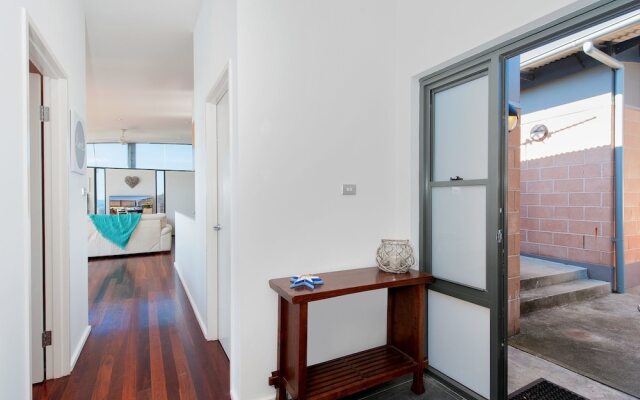 The Deckhouse, 22/26 One Mile Close