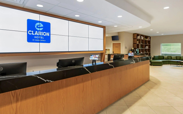 Clarion Lakeside Inn & Conference Centre