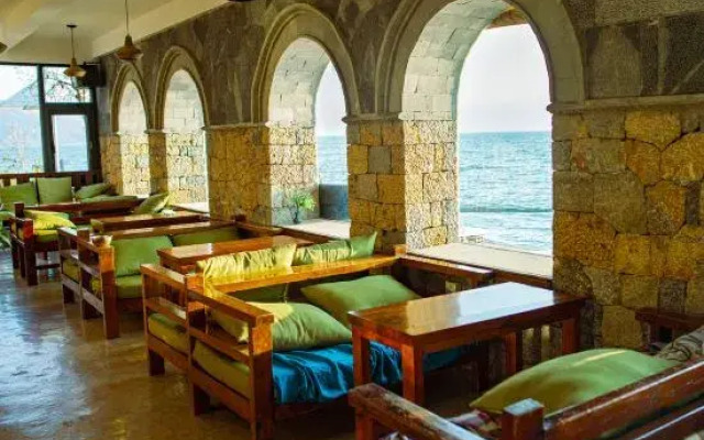 Dali Shuanglang Scenic Area Gongjiang Island Seaview Inn