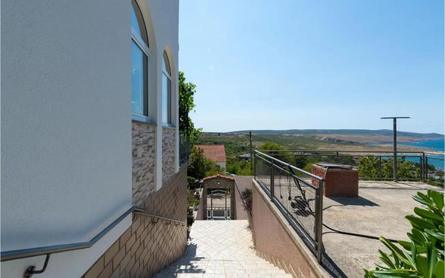 Three-Bedroom Apartment in Rovanjska