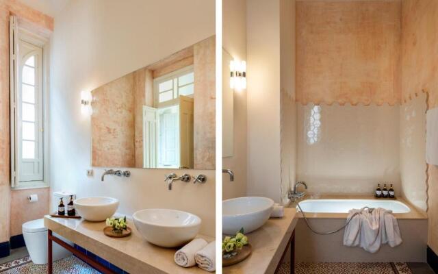 Villa Alfonso, Luxury Villa In Midtown, Parking