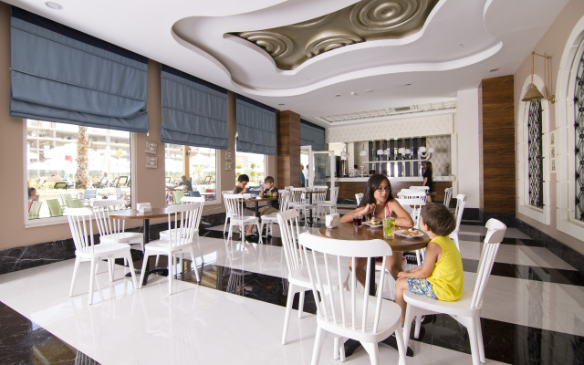 Port River Hotel & Spa