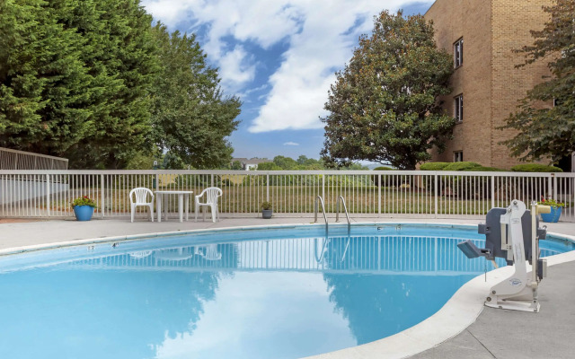Comfort Suites Inn at Ridgewood Farm