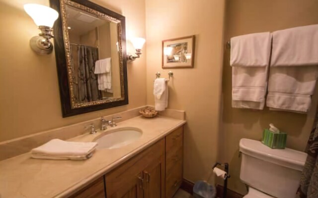 Condo with Onsite Pool & Hot Tub, Free WiFi & Garage Parking by RedAwning