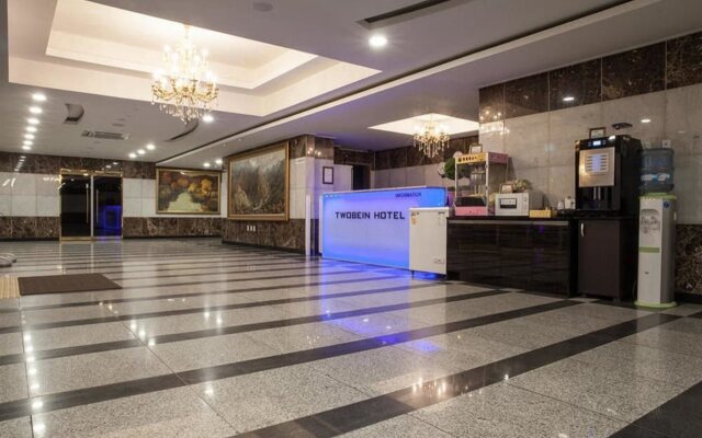 Two Be In Tourist Hotel