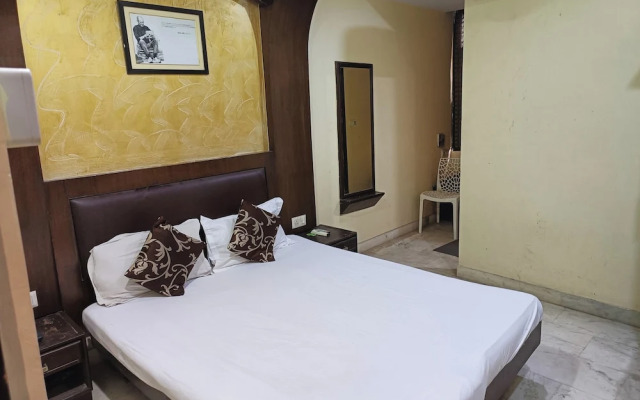 Hotel Spot Inn Paharganj Near New Delhi Railway Station