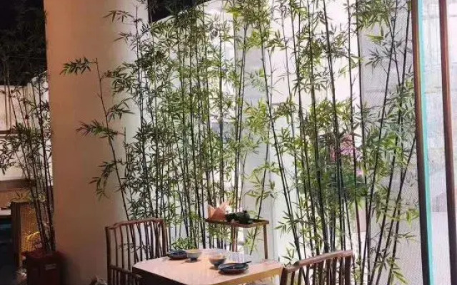 Grand Emporium Rezen ESA Apartment