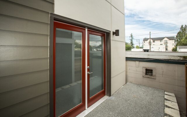 Modern Seattle Condo Sleeps 4