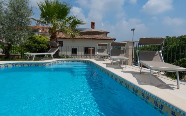 Apartments Lumare with private pool