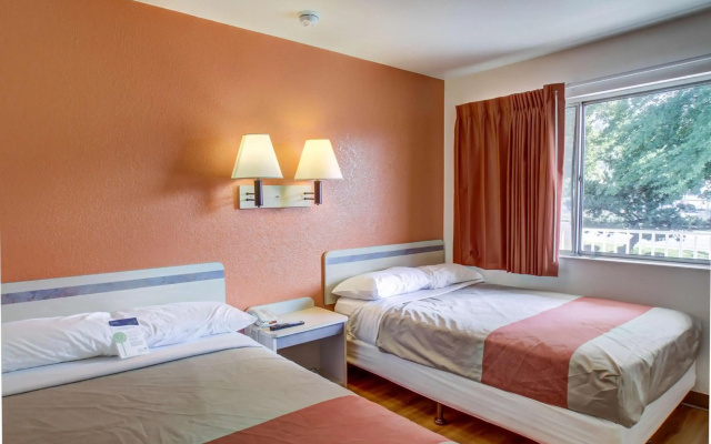 Motel 6 Grants Pass, OR