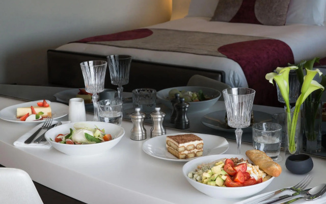 Disney's Hotel New York - The Art of Marvel