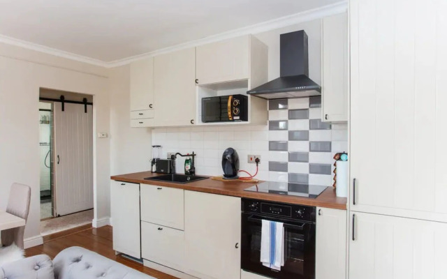 Stylish 2 Bedroom Apartment Near Regents Park