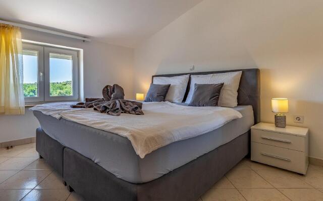 Graceful Apartment in Banjole near Beach Centinera