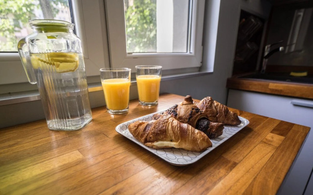 oompH Warsaw Central Deluxe Apartment