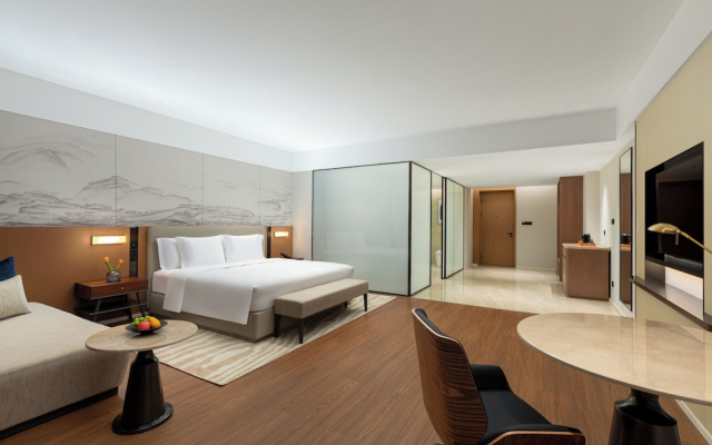 Crowne Plaza Xiangyang Fuchun Lakeside by IHG
