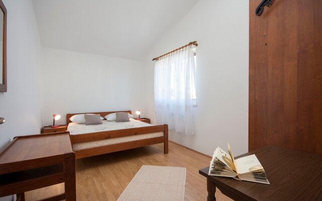 Apartments Maretic