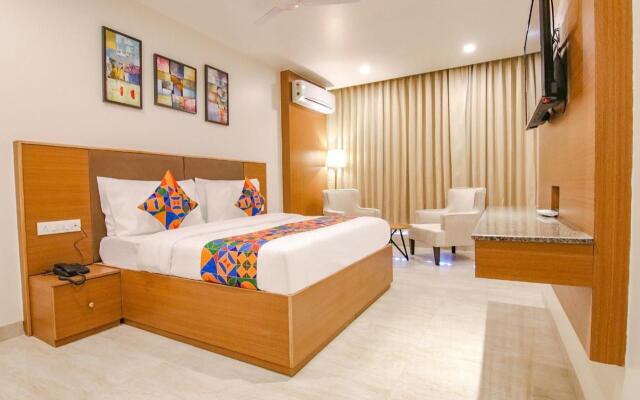 Saltstayz Select - Huda City Center