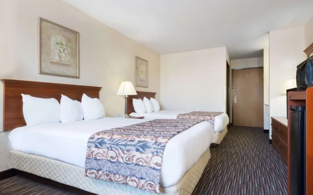 Baymont Inn & Suites Columbus/Rickenbacker
