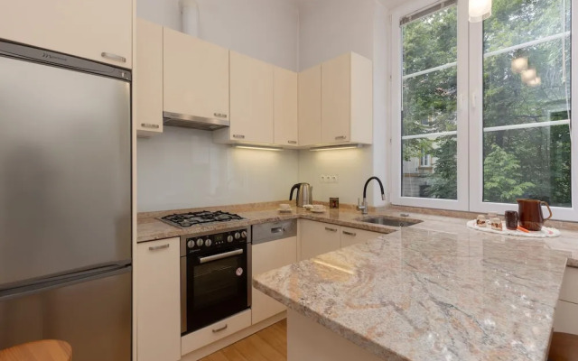 Apartment Rynek Nowego Miasta by Renters