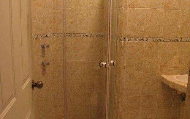 Hotel y Suites Bugambilias