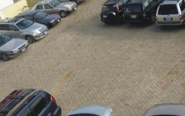 Room in Lodge - Aerol Hotel and Suites