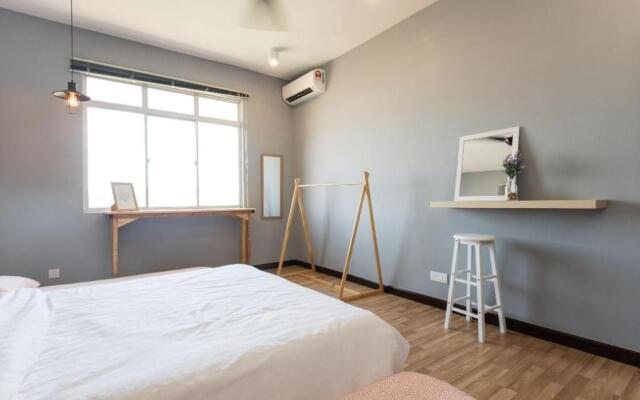 Loft Design 4Rooms 2Bath。KL 工业风 near LRT