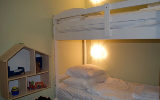 Bright 3 Bedroom Apartment in Bonnington