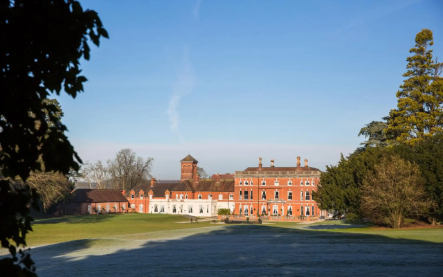 Oakley Hall Hotel