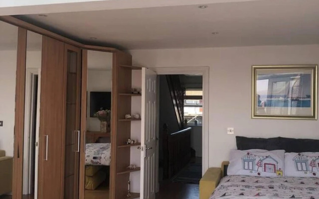 Beautiful 4-bed House in Walton on the Naze