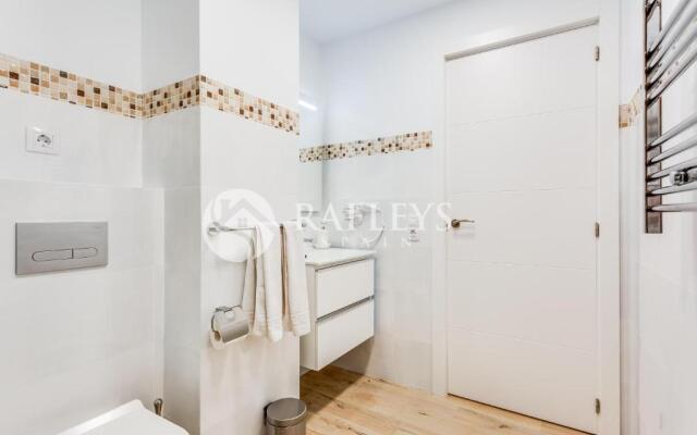 Modern 1 BR apartement in very center of Marbella.