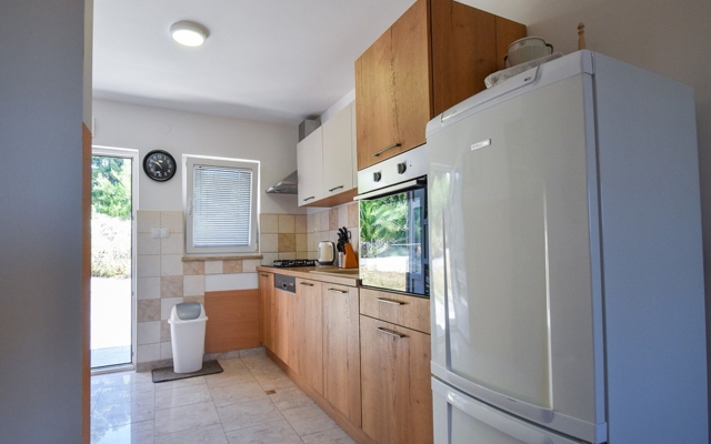 Apartment Lidija - family friendly & close to the sea: B2 Banjol, Island Rab