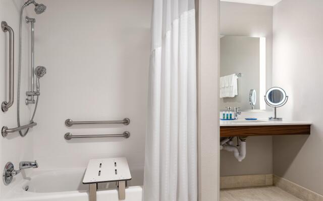 Holiday Inn Express & Suites West Des Moines - Jordan Creek, an IHG Hotel