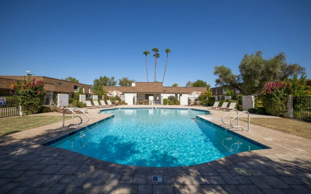 Scottsdale 83rd Row 4 Bedroom Townhouse by RedAwning