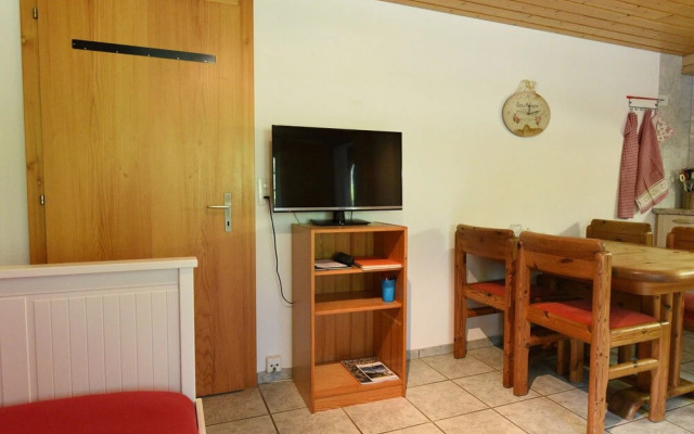 Cozy Apartment in Meiringen With Mountain View