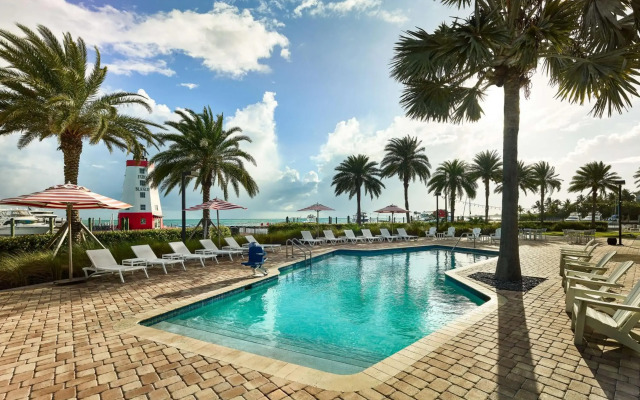 Faro Blanco Resort & Yacht Club Marathon, Curio by Hilton