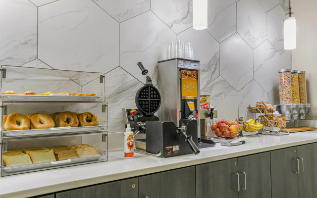 La Quinta Inn & Suites by Wyndham Batavia