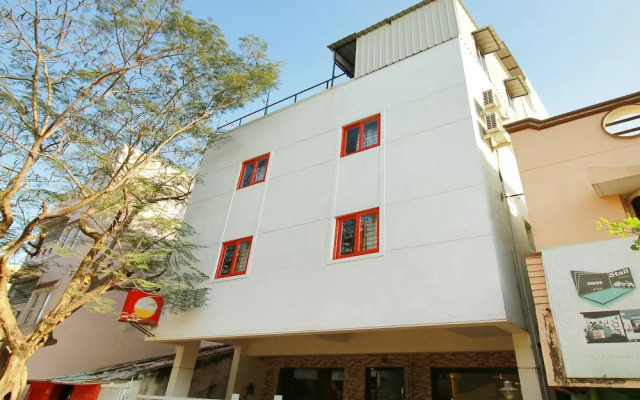 OYO 8679 Akash Park