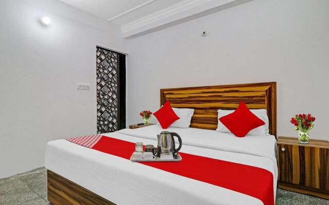 Oyo 90151 Relax Inn Plaza