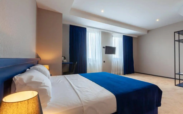 Solomon Hotel