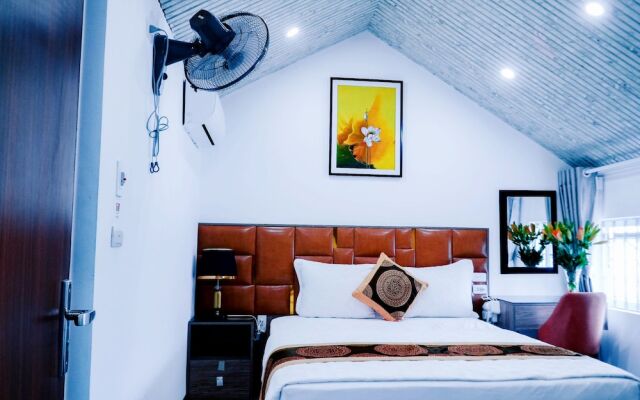 Grad Queen Hotel 2  Ha Dong